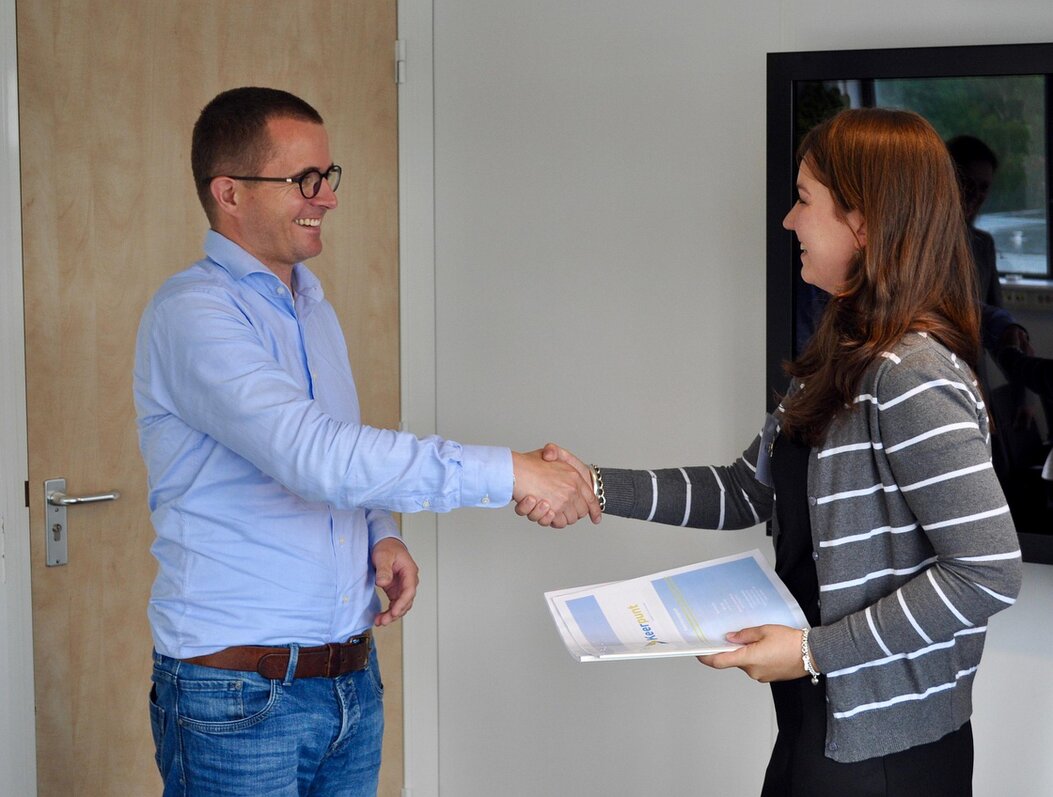 Întâlnire între consultant și client pentru definirea cerințelor tehnice